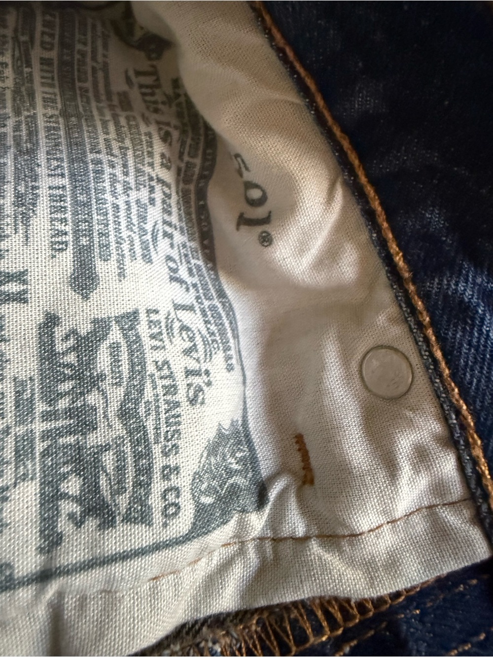 Levis 501 Mid Thigh Short in Broken Midnight like new women’s 24 - Picture 8 of 8